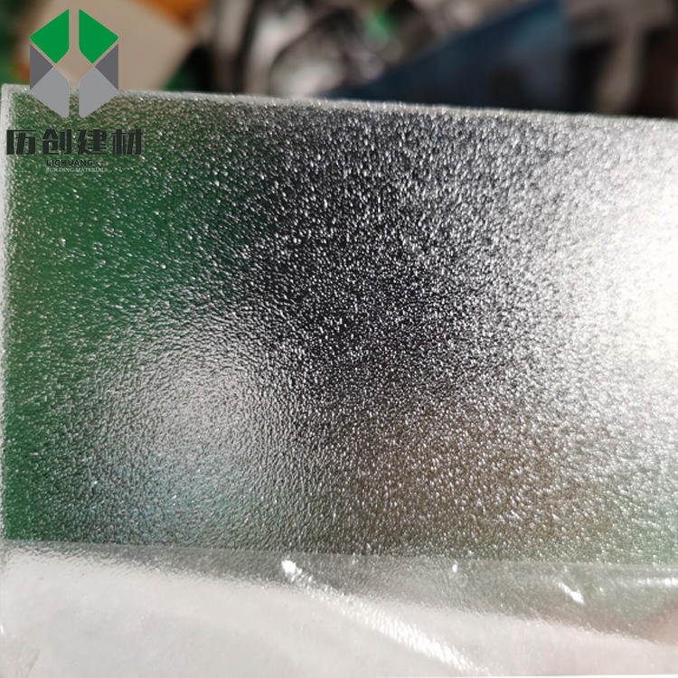 桂林厂家生产透明PC磨砂板厨房卫浴隔断墙板材加工可分条分片图片