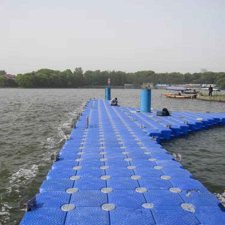 金鸡湖水面景观浮桥搭建用浮体 水库钓鱼平台浮筒浮体供应厂家