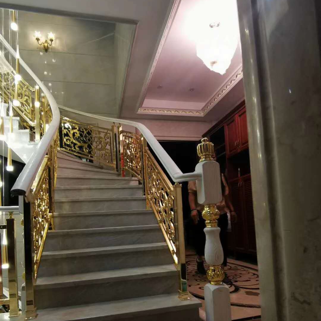 众钰欧式铜楼梯镀金扶手来源生活品味回到轻奢个性图片
