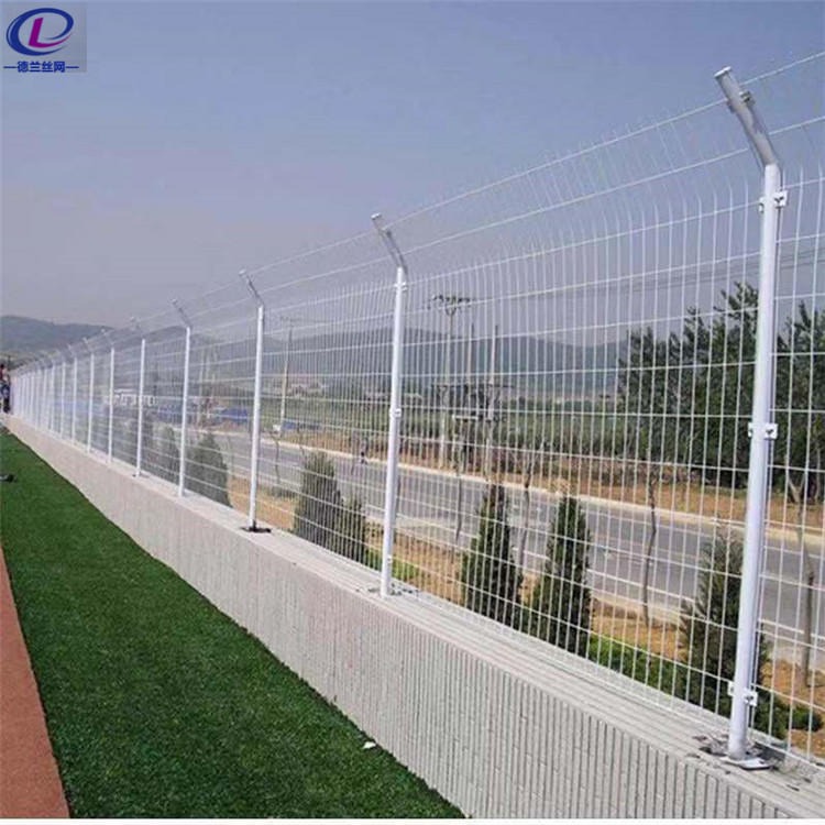 德兰抗撞击养殖铁丝网围栏护栏网