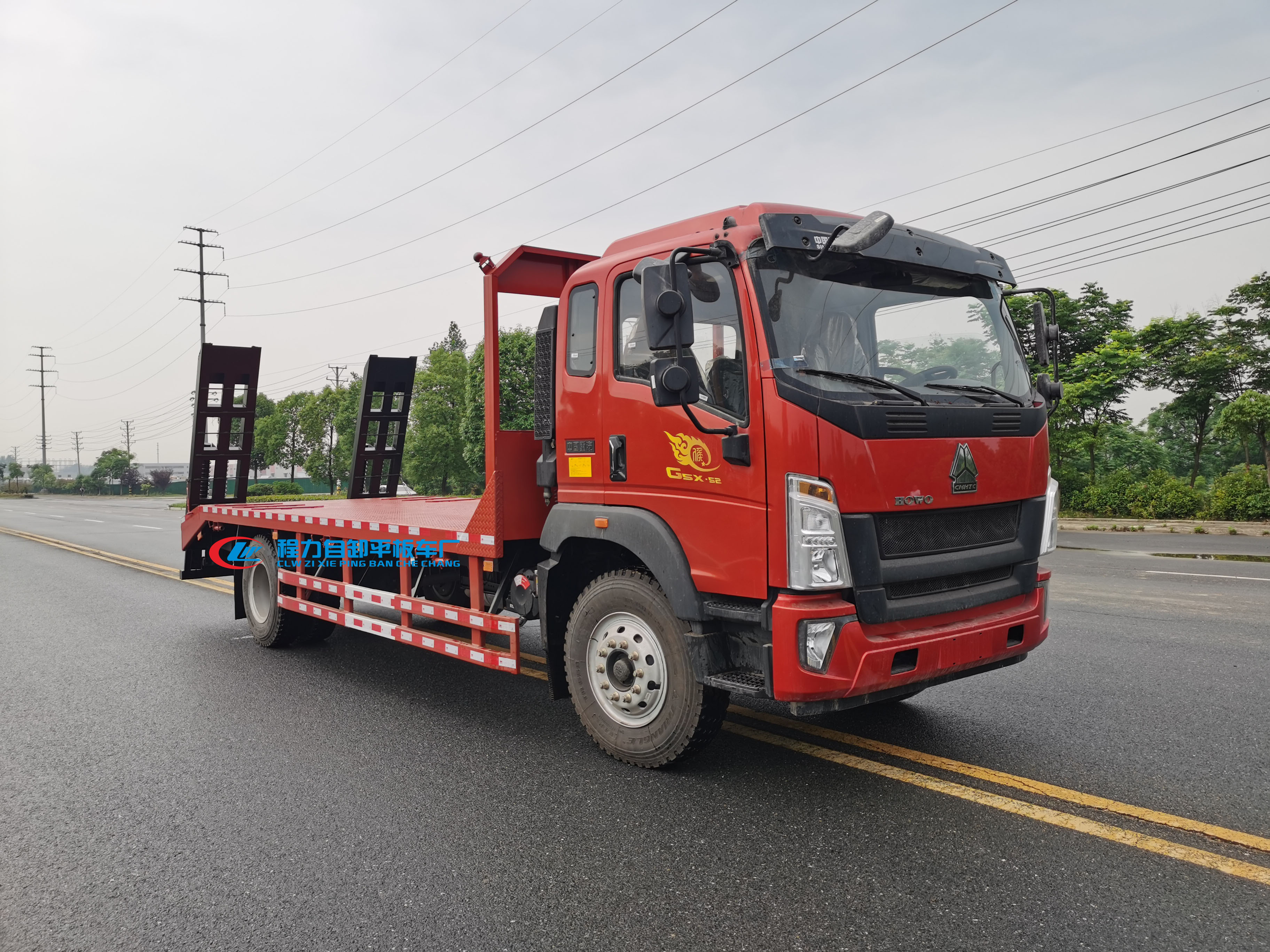 国六拉15吨挖机平板运输车 挖机拖车分期按揭 挖机平板车厂家直销