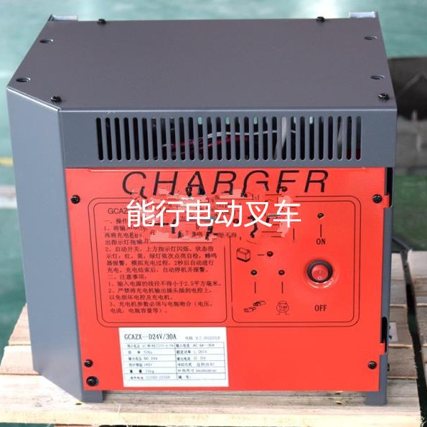 D48V/60A充电机 GCAZX智能充电器 三相380V充电机 主要适用于400AH-440AH蓄电池图片