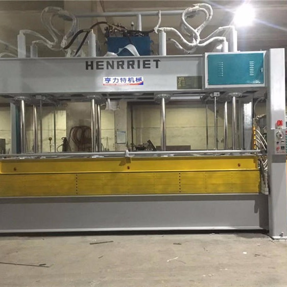 佛山亨力特厂家发江苏120吨铝蜂窝板层压机，1.3米压板热压机，4.5米铝天花板装饰压力机
