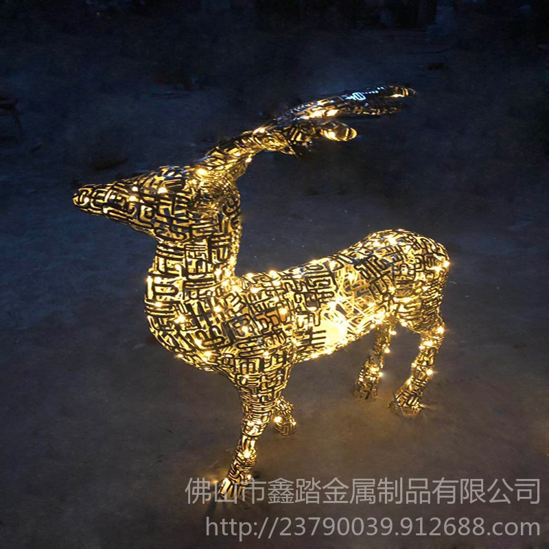 上海公园草地发光不锈钢镂空鹿雕塑实物效果图