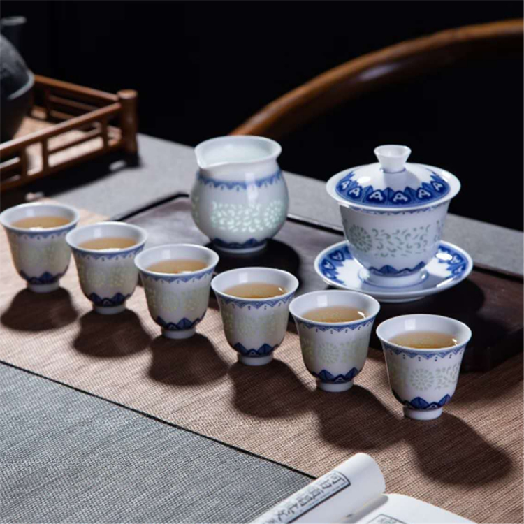 供应陶瓷茶具手绘青花  手绘青花玲珑陶瓷茶杯  景德手绘陶瓷茶具套装 亮丽陶瓷