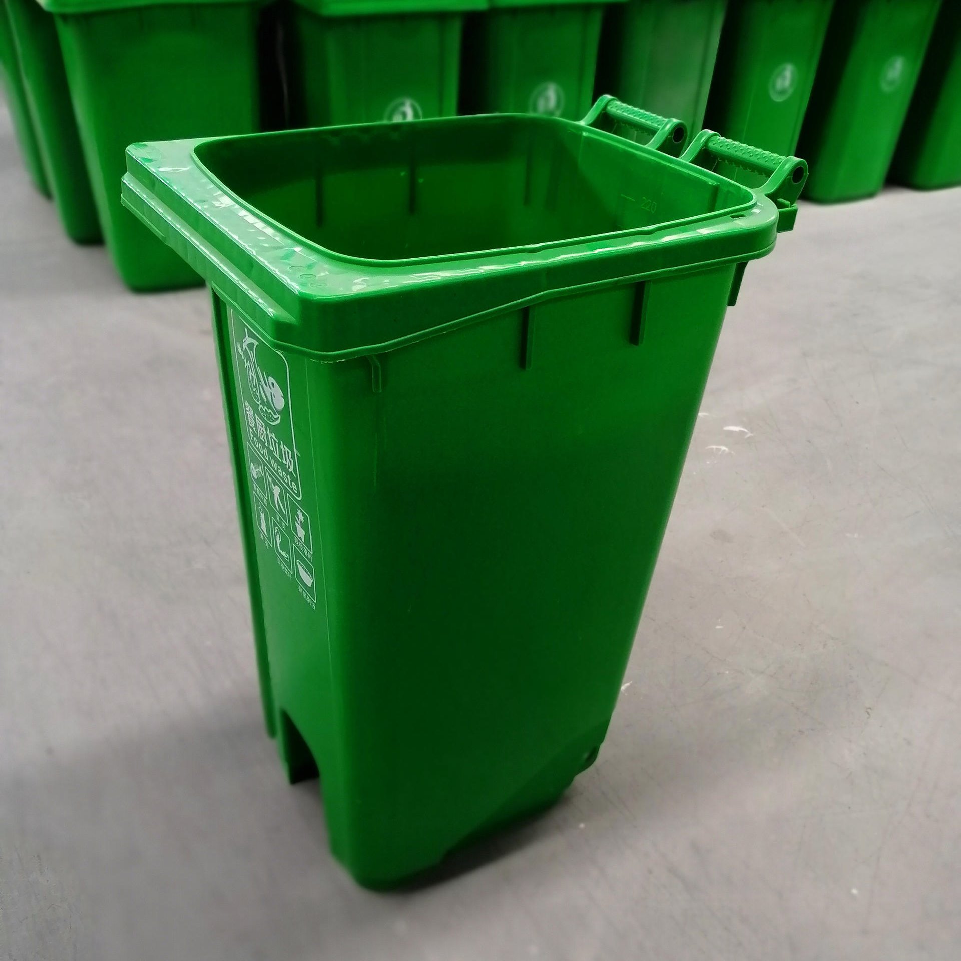 户外塑料垃圾桶大号垃圾桶环卫物业塑料垃圾桶挂车垃圾桶生产厂家批发