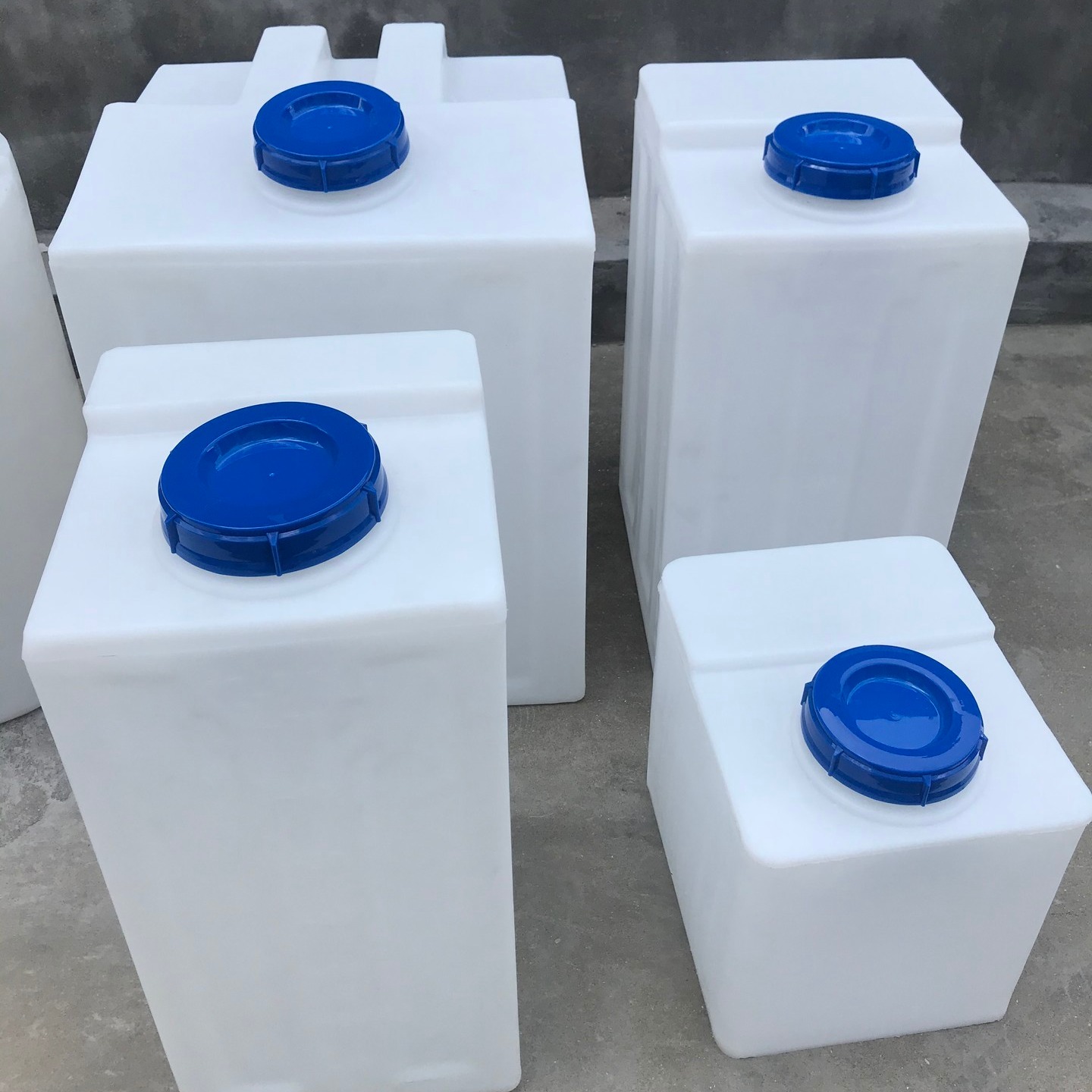 雅格滚塑塑料水箱现货  白色卧式40L方形水箱 不漏水耐撞塑料水箱  异形储水箱厂家直销