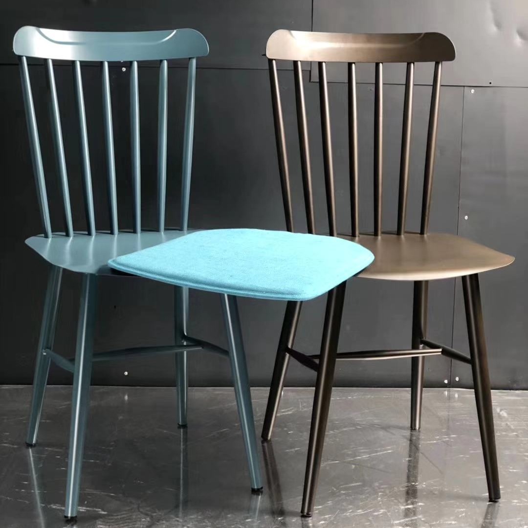 东莞迪佳家具专注13年生产 佛山金属桌椅 仿木桌椅 快餐桌椅 工业风铁艺桌椅
