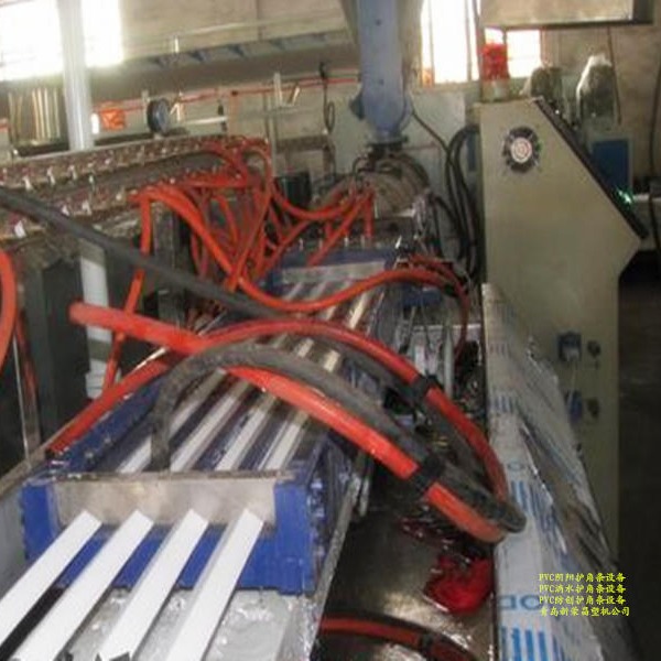 PVC护角条设备 PVC阳角生产线 PVC阴角条机器生产厂家图片