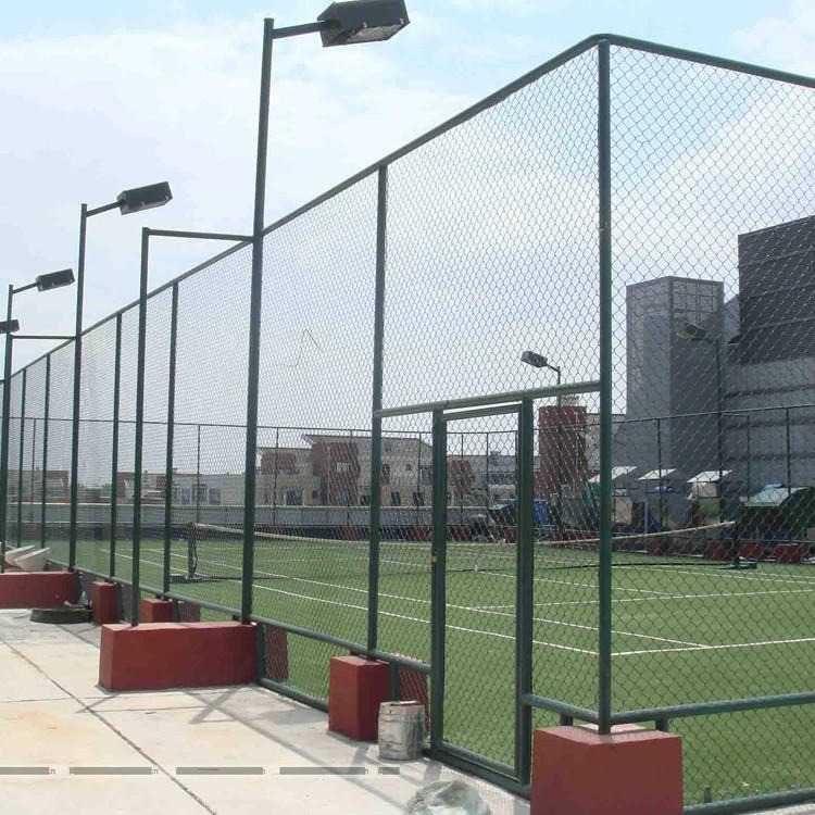 赣州一平米体育场防护网价格 防攀爬运动场隔离网 迅鹰可定制球场围栏规格