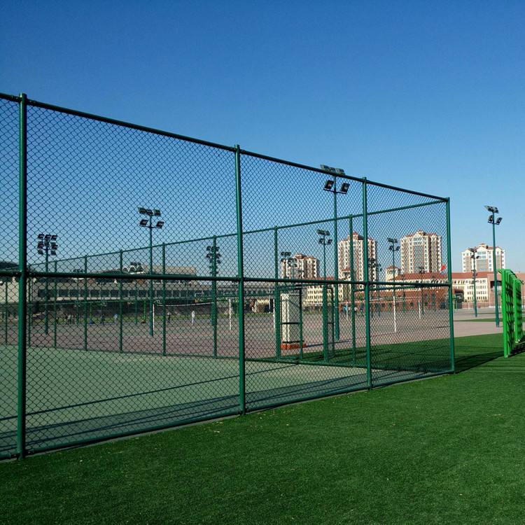 郑州市口字型足球场围栏网  框式足球场围栏网生产安装厂  迅鹰足球场围网厂商