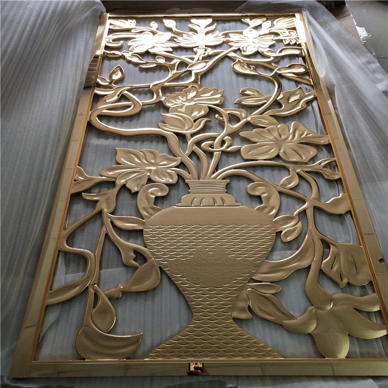 上海别墅家居镜面钛金双面铝板雕花镂空屏风实物效果图