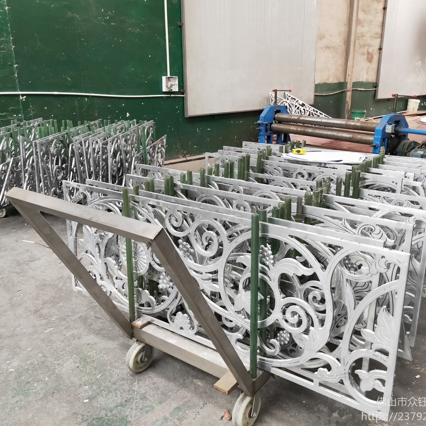 众钰 楼梯护栏选铝板雕刻镀金护栏 欧式旋转镀金铝艺护栏诠释奢华