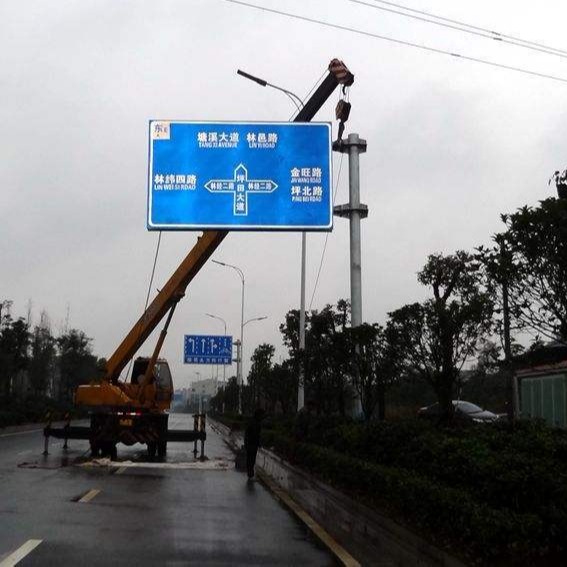 石家庄交通标志杆生产厂家,定州高速道路指示标识牌加工制造