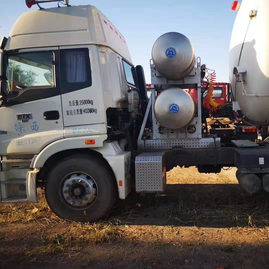 回收二手LNG运输槽车一套    东风天龙车头   回收二手 60立低温储罐   回收二手加气站泵撬设备