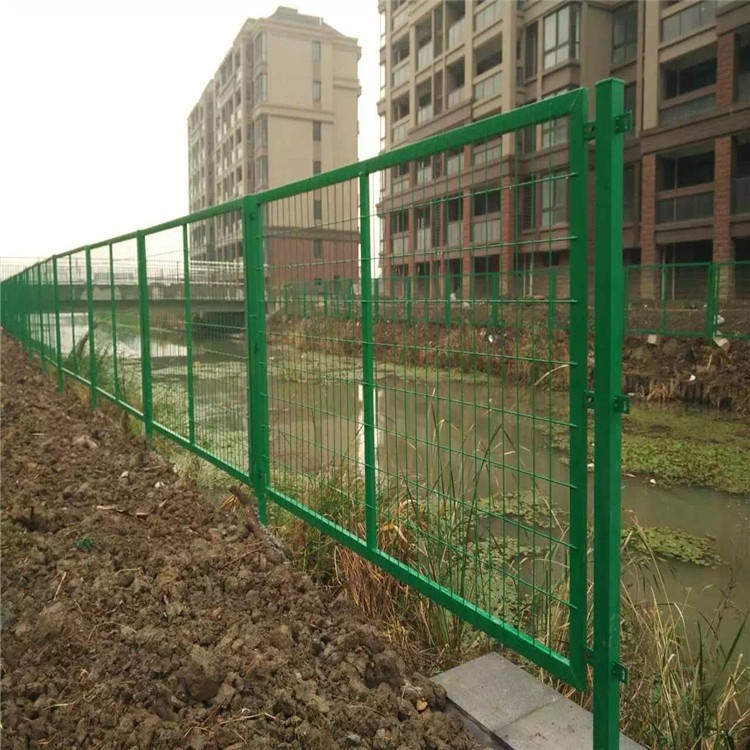 河道防护网 浸塑水渠河道防护网 绿色水沟河道框架护栏网 德兰供应