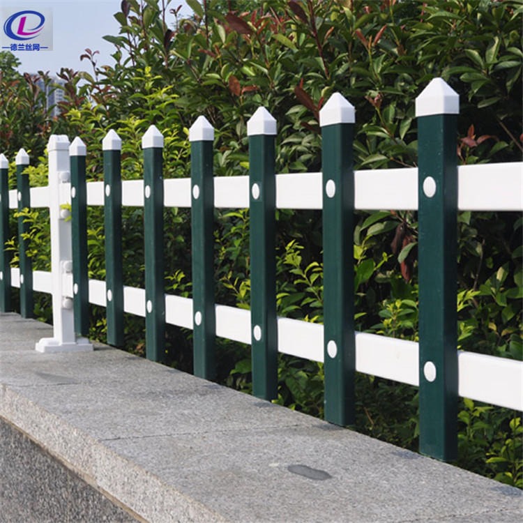 德兰供应草坪护栏 PVC草坪护栏 塑钢绿化带草坪围栏