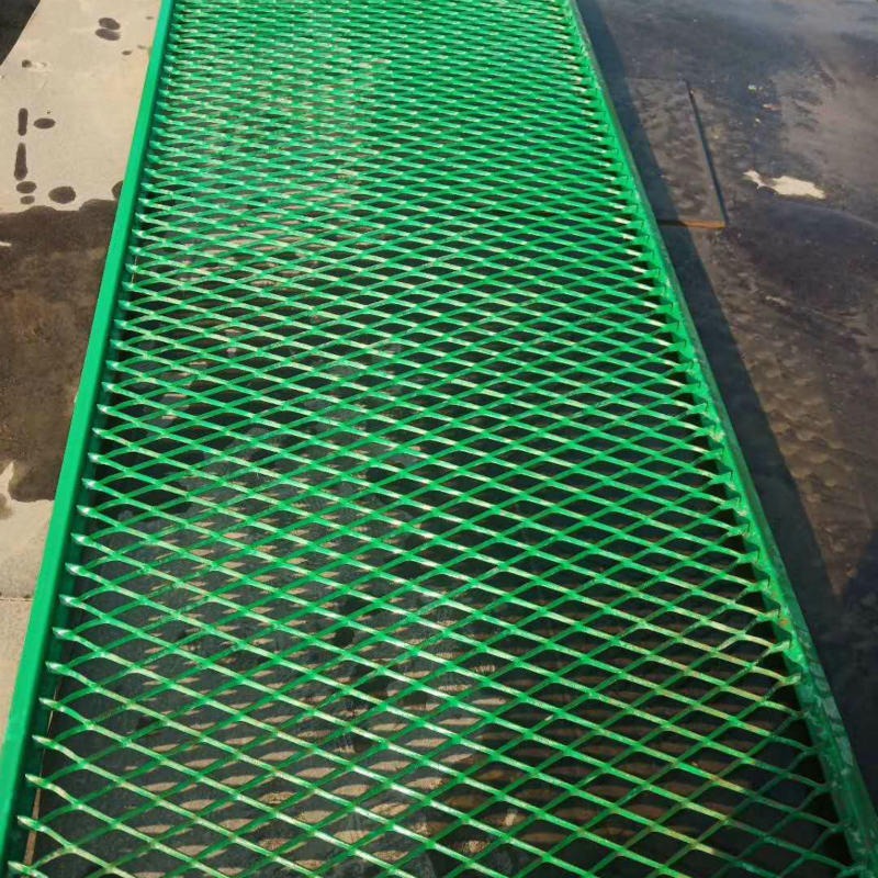亚奇定制桥梁防抛带边框护栏网 菱形钢板护栏网 热镀锌浸塑护栏