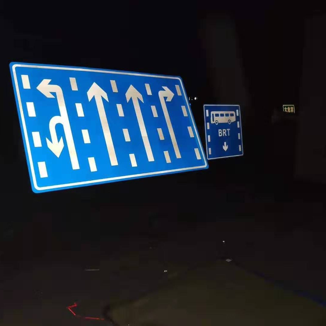 穆棱公路标志立杆 道路交通指示标牌制作 加工热镀锌标志杆