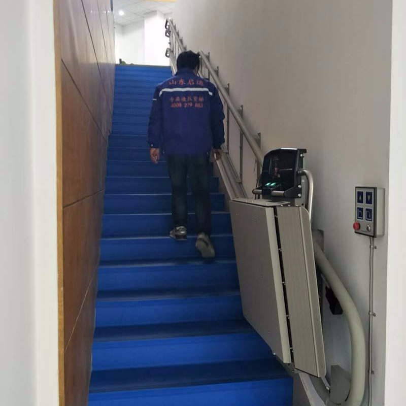 无障碍平台驱动 青岛市安装斜挂电梯 启运室外爬楼升降机