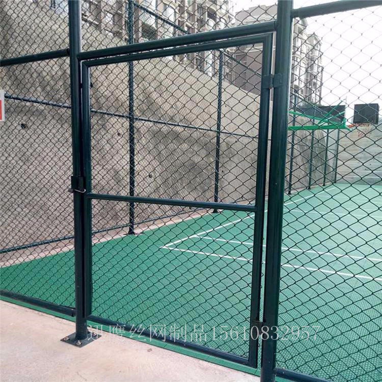 足球场防护网     菱形编织铁丝网价格  上海定制球场围网厂家