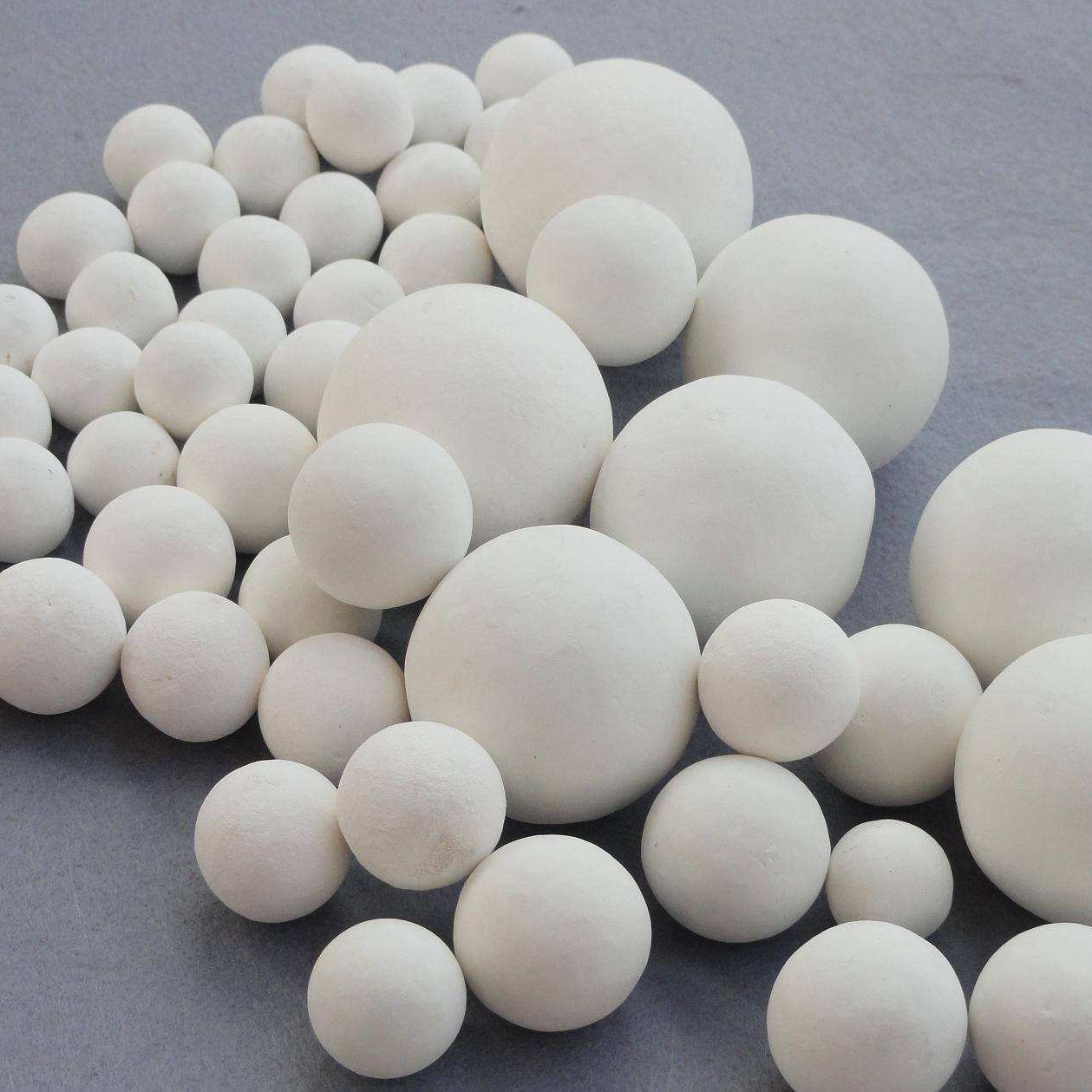 活性氧化铝球经销 浙江除氟剂活性氧化铝球在使用中经常出现  水处理活性氧化铝球