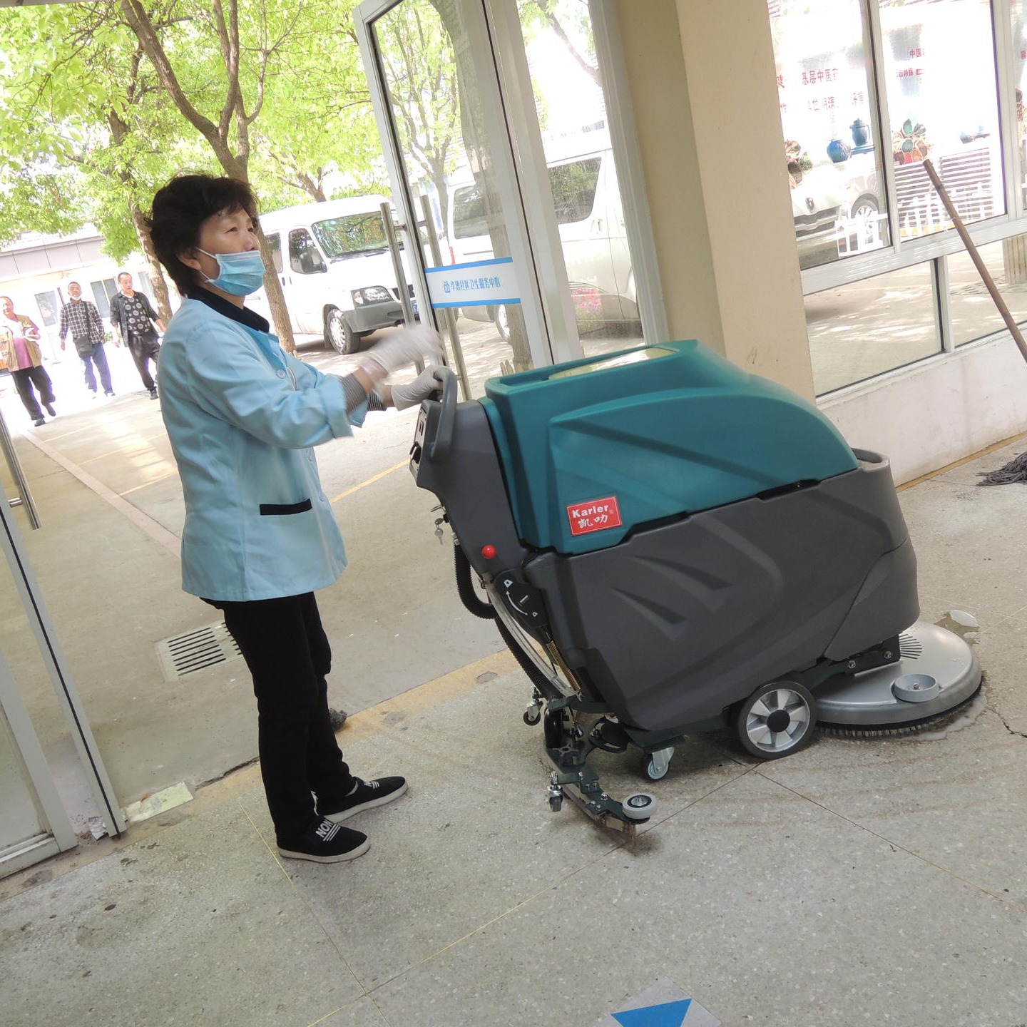杭州连锁火锅店保洁刷地机 凯叻手推式全自动洗地机K3  蓄电池式洗地机