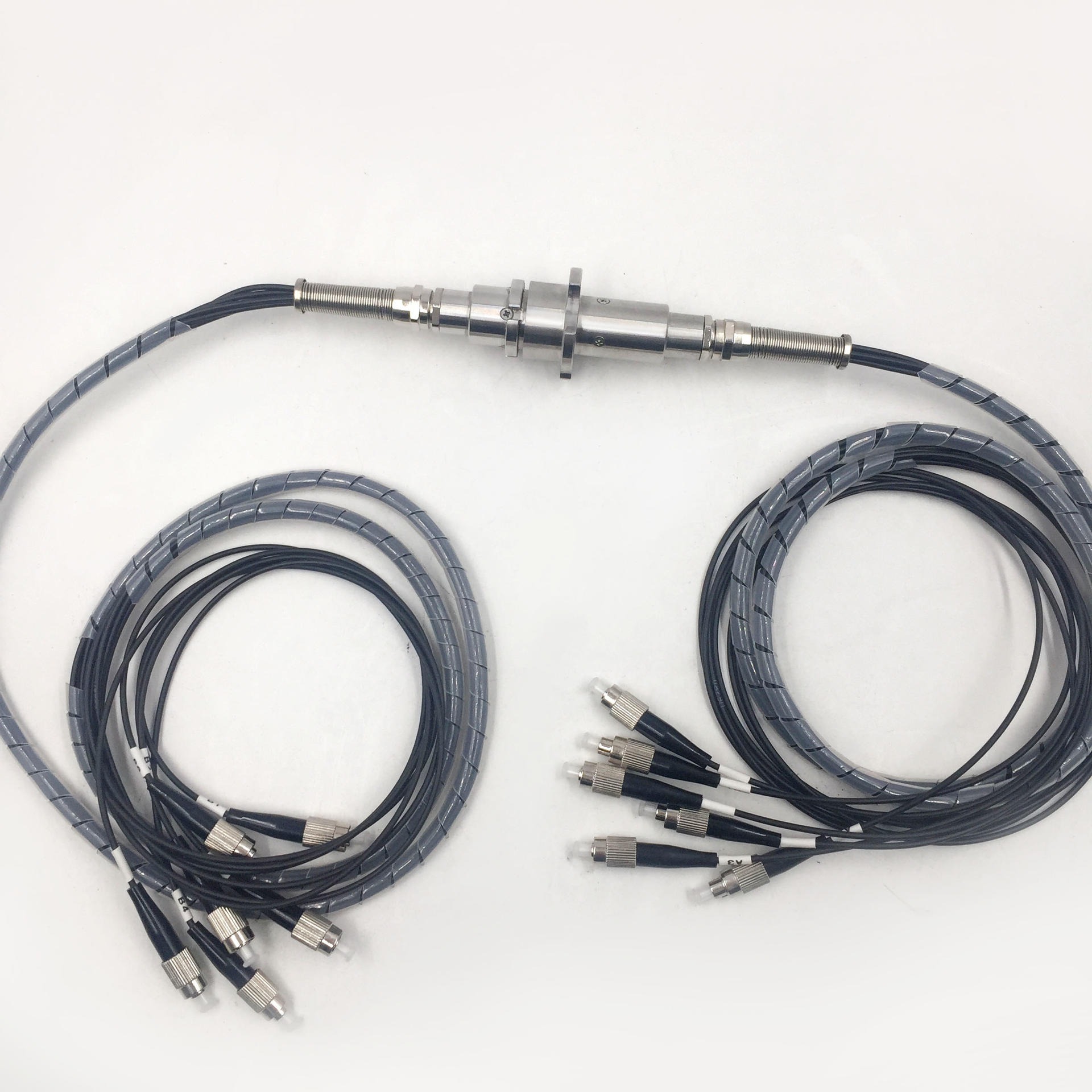 多通道微型光纤滑环，可包含2至7路相互独立的光纤通道，外径仅20mm，低插损，高隔离度
