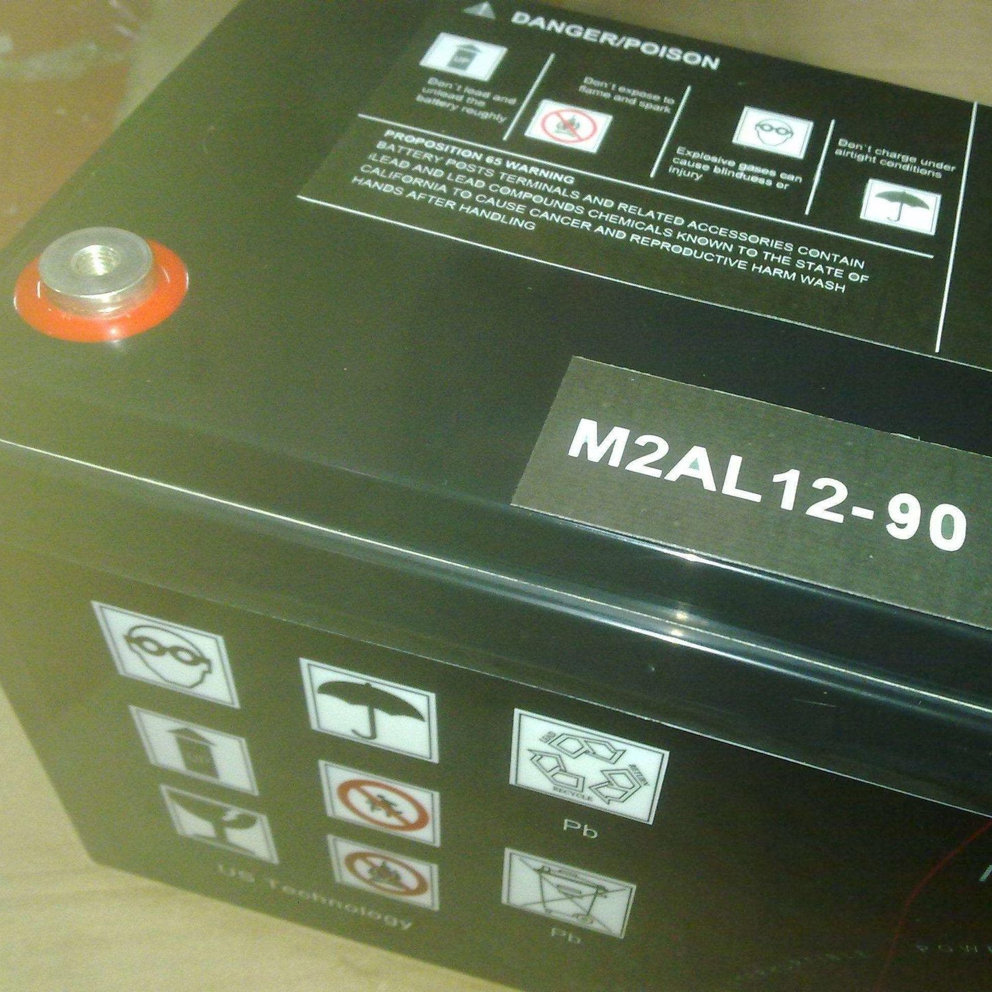 梅兰日兰蓄电池M2AL12-90 梅兰日兰蓄电池12V90AH UPS专用蓄电池 电池Merlin Gerin/梅兰日兰