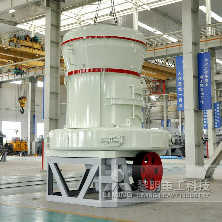 时产20-30吨的碳化硅磨粉机 投资碳化硅磨粉厂前景 黎明重工供应全套技术方案图片