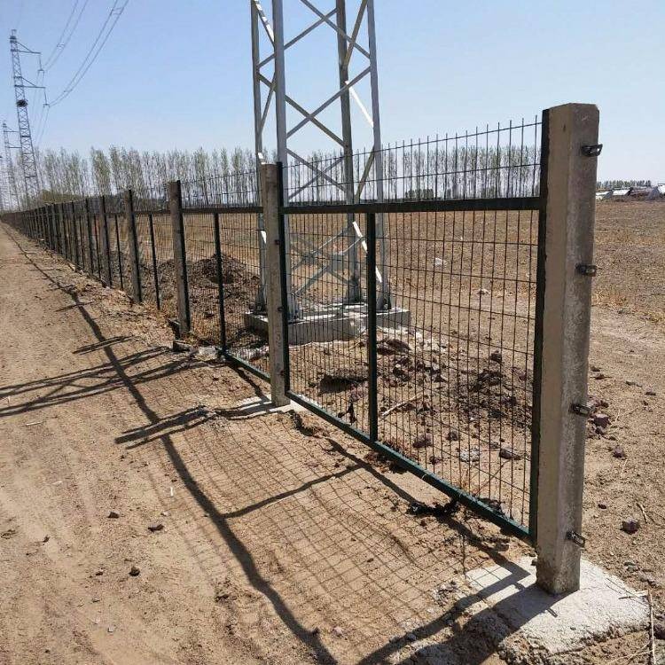 德兰供应 铁路护栏网 混凝土钢筋立柱铁路护栏网 铁路防护栅栏
