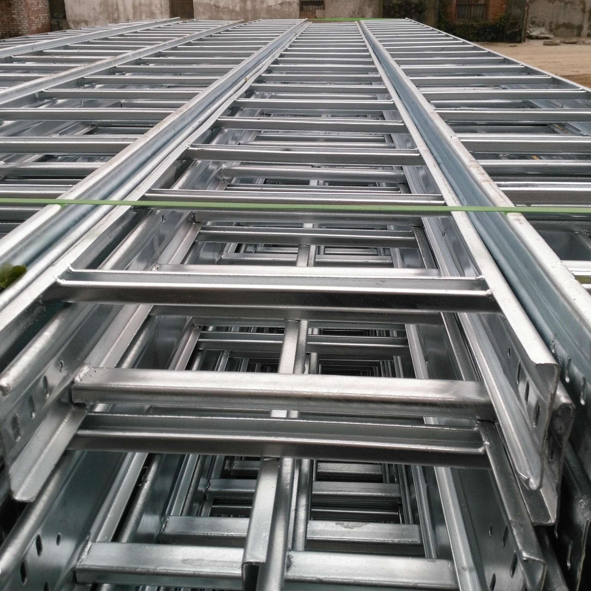 十年质保 模压型玻璃钢桥架 电缆槽盒 玻璃钢电缆桥架生产厂家 河北森能 始终如一