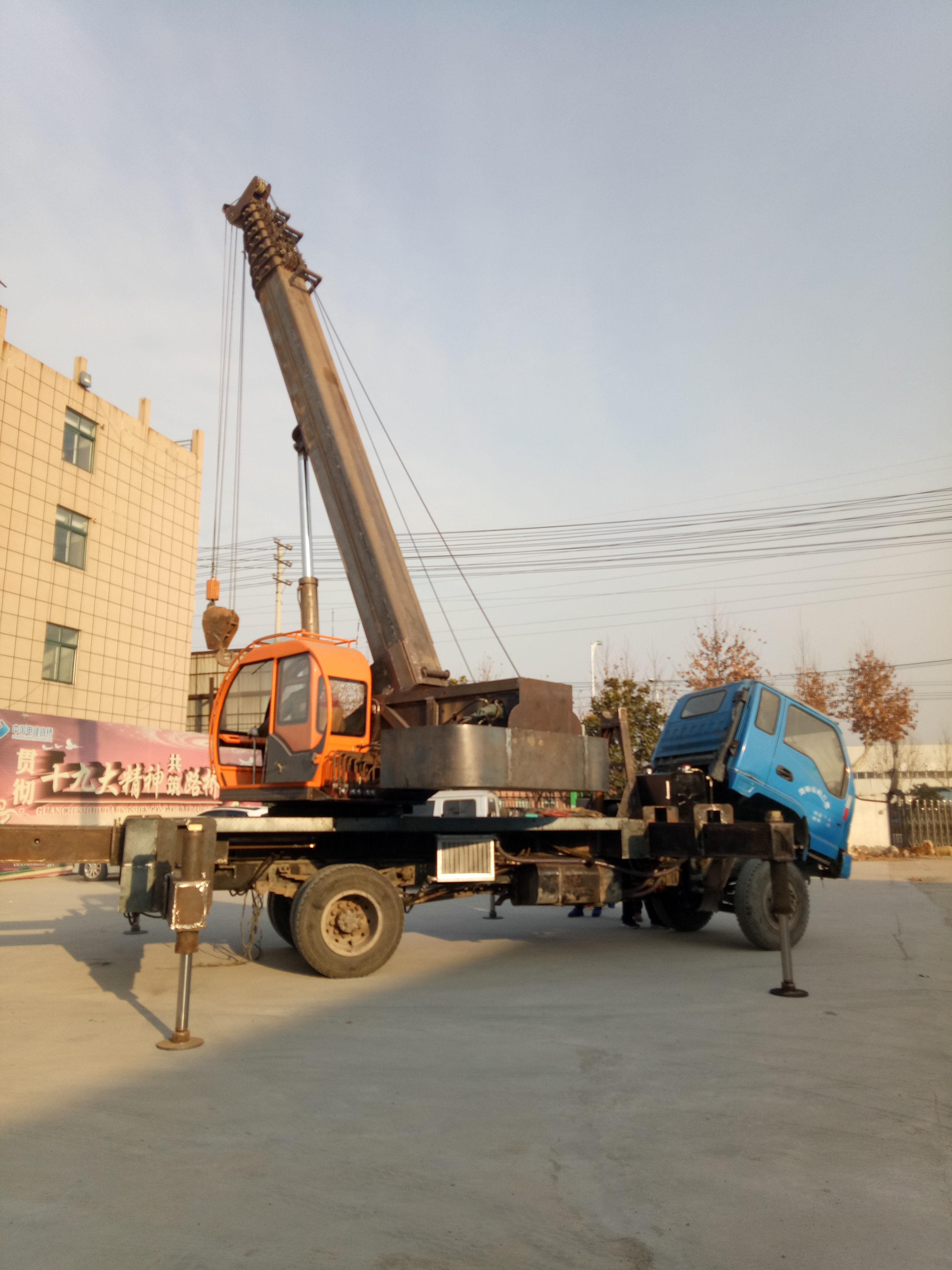 新疆12吨吊车 双节腿吊车 价格
